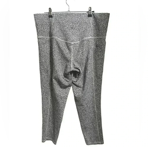 Athleta Salutation Stash II Leggings Size 1X - Picture 3 of 4